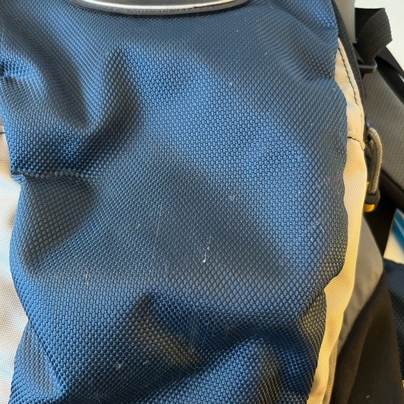 CAMELBAK Cloud Walker Hiking H20 Hydration Backpack Blue/Grey - Picture 7 of 9